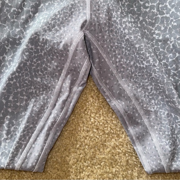 EUC Align Pant 28" *Engineer Print, City Camo Silver Drop, Size 2, NO PILLING - Picture 8 of 9